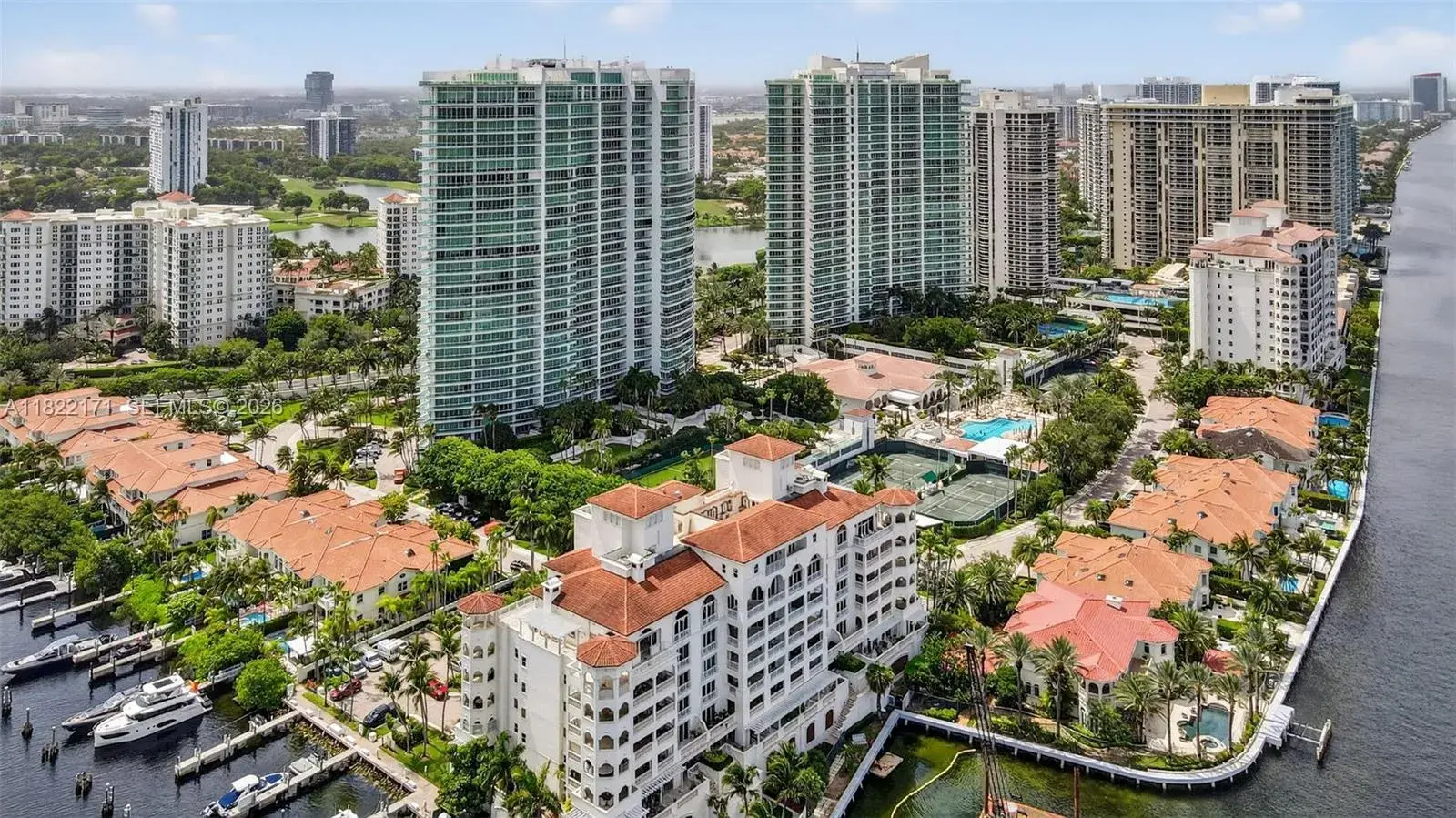 3 bedroom 4 bath Residential Lease for rent at 19925 NE 39th Pl # 404, Aventura FL 33180