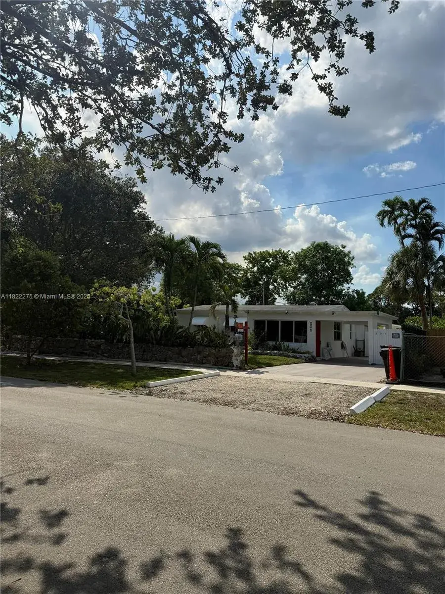 3 bedroom 2 bath Residential for sale at 205 SW 21st Way, Fort Lauderdale FL 33312