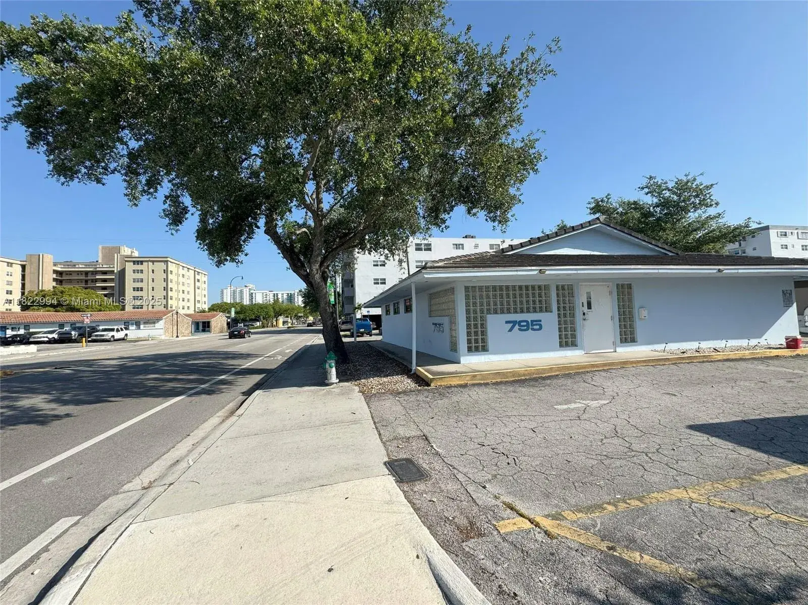 Commercial Sale for sale at 795 S Federal Hwy, Hollywood FL 33020