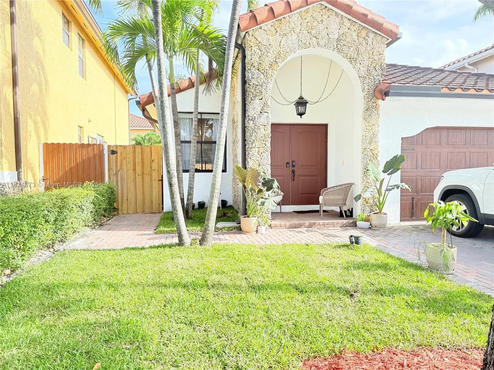 9772 NW 9th St, Miami FL 33172