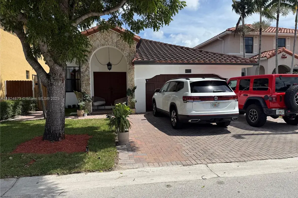 9772 NW 9th St, Miami FL 33172