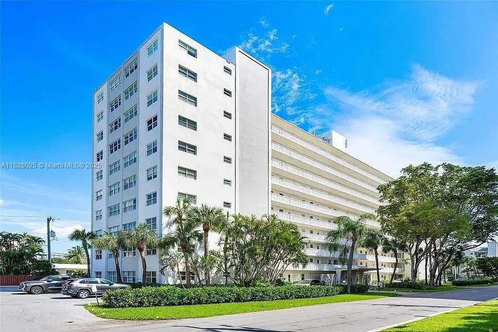 2 bedroom 1 bath Residential for sale at 2555 NE 11th St # 509, Fort Lauderdale FL 33304