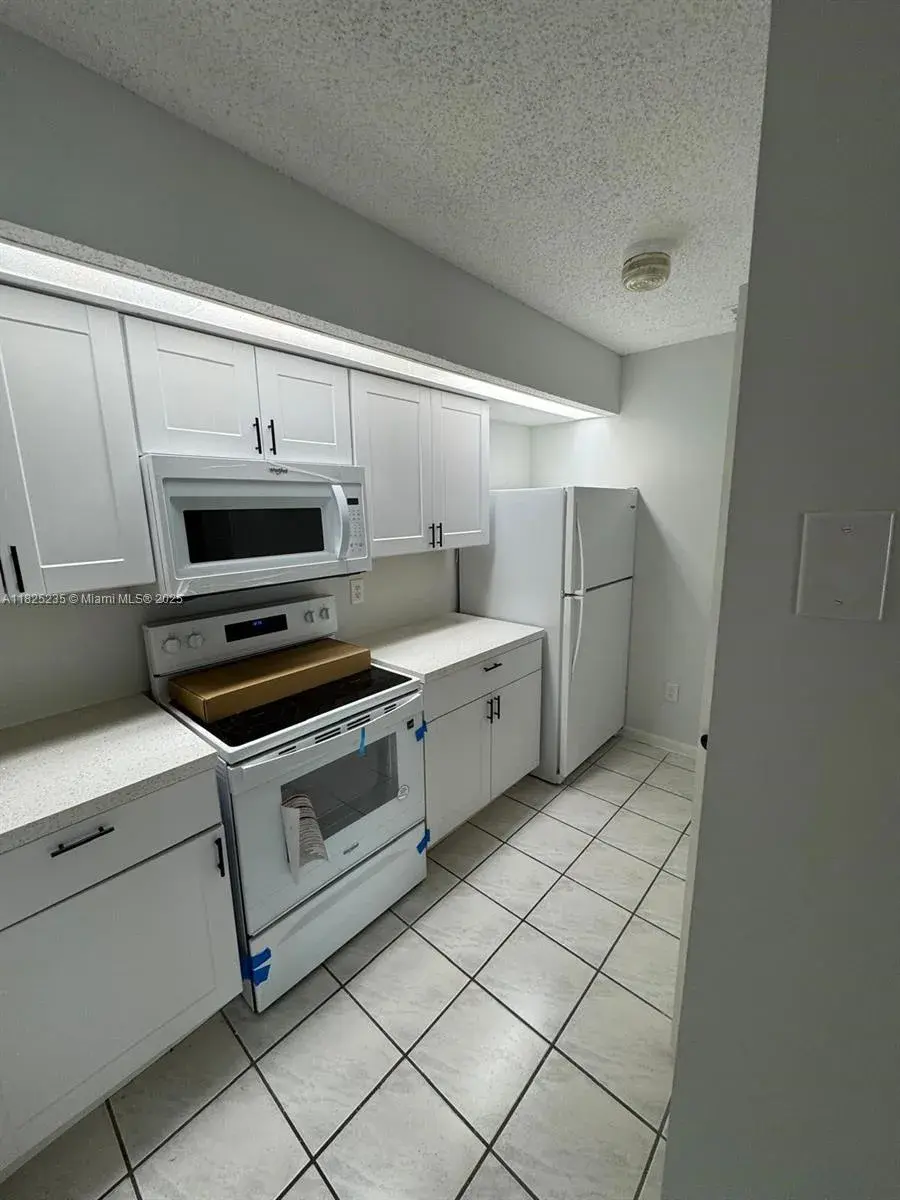 18880 NW 57th Ave # 306, Hialeah FL 33015