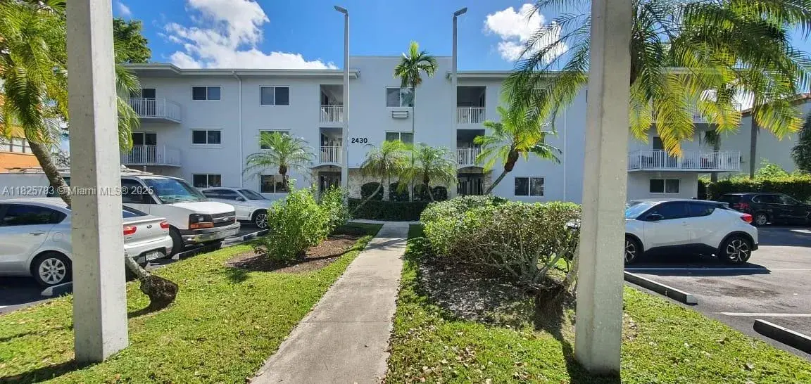 2430 NE 135th St # 304, North Miami FL 33181 photo 2