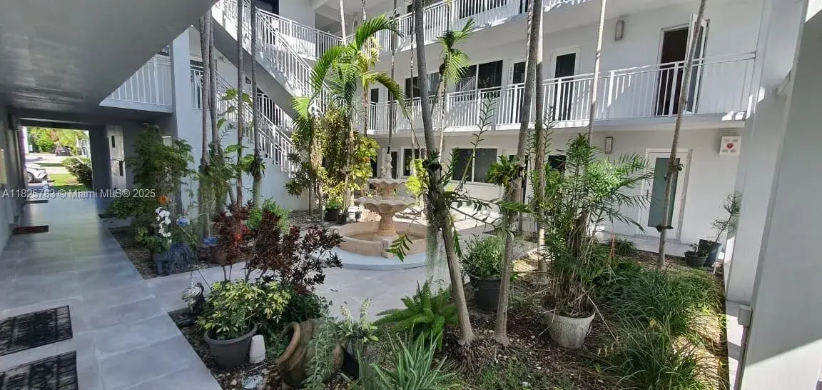 2430 NE 135th St # 304, North Miami FL 33181 photo 3