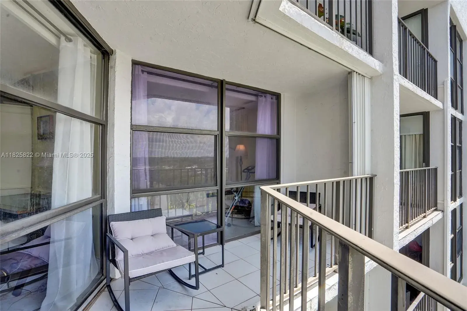 800 Parkview Dr # 911, Hallandale Beach FL 33009