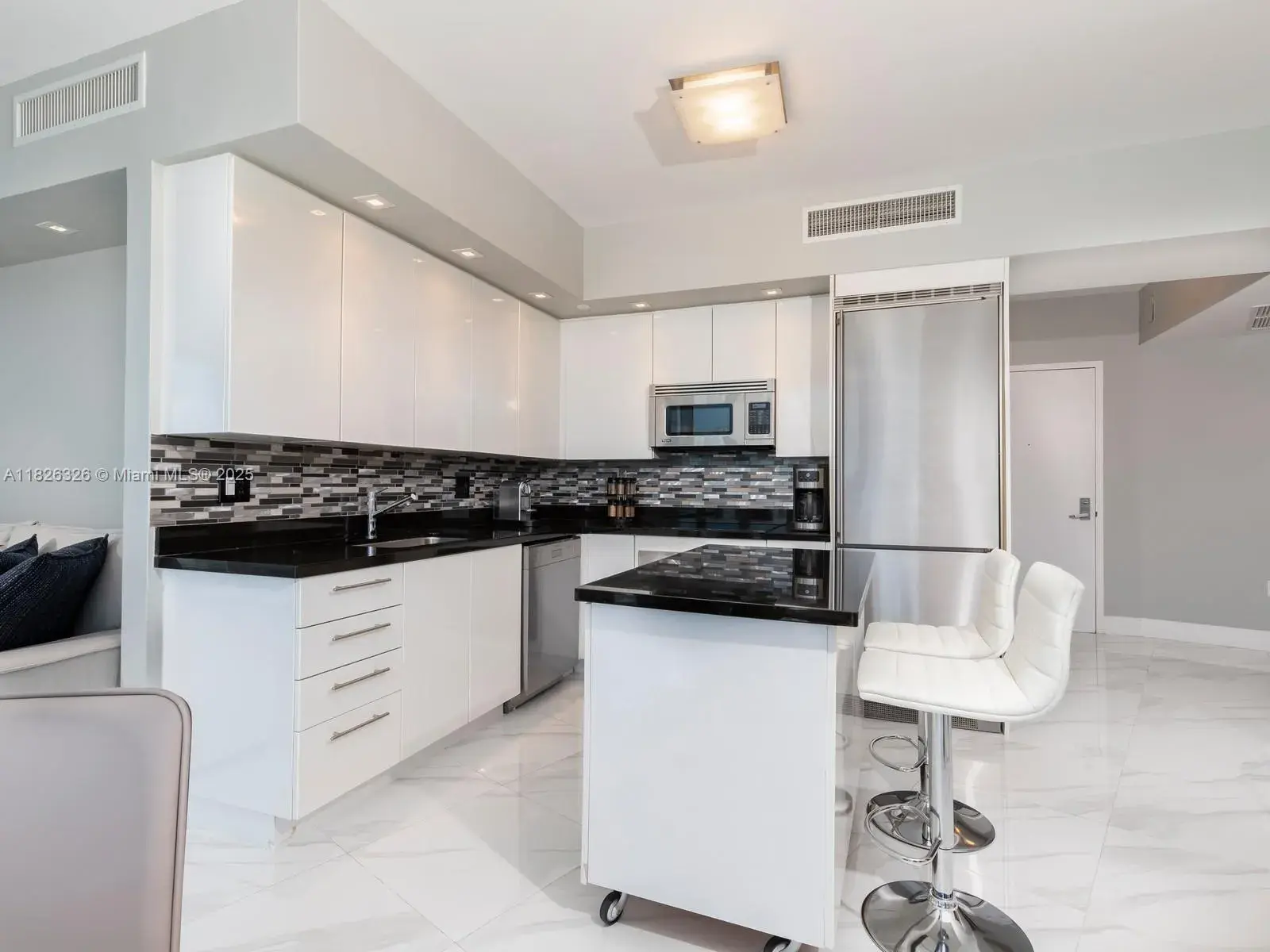 92 SW 3rd St # 3901, Miami FL 33130