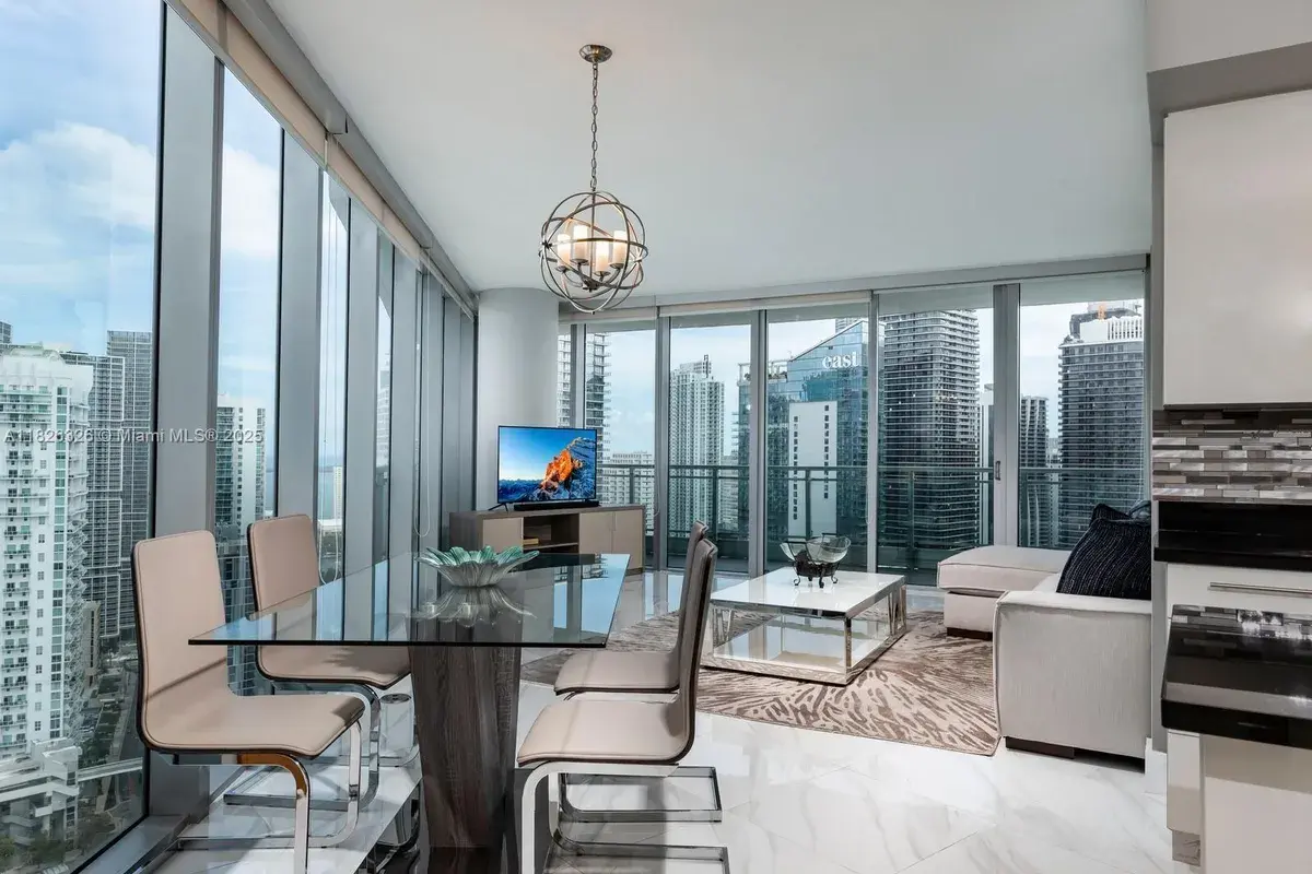 92 SW 3rd St # 3901, Miami FL 33130