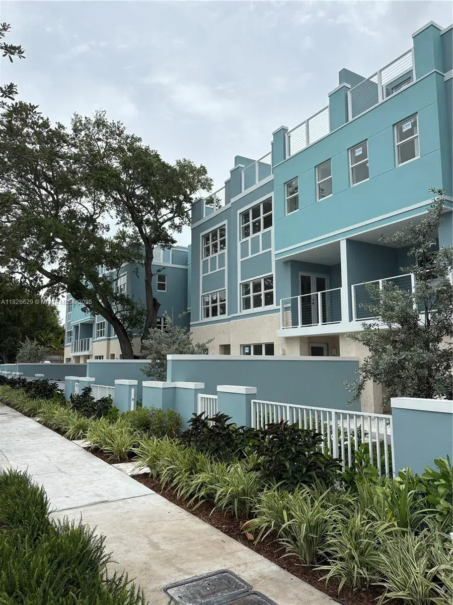 854 SE 12 ct # 8, Fort Lauderdale FL 33316