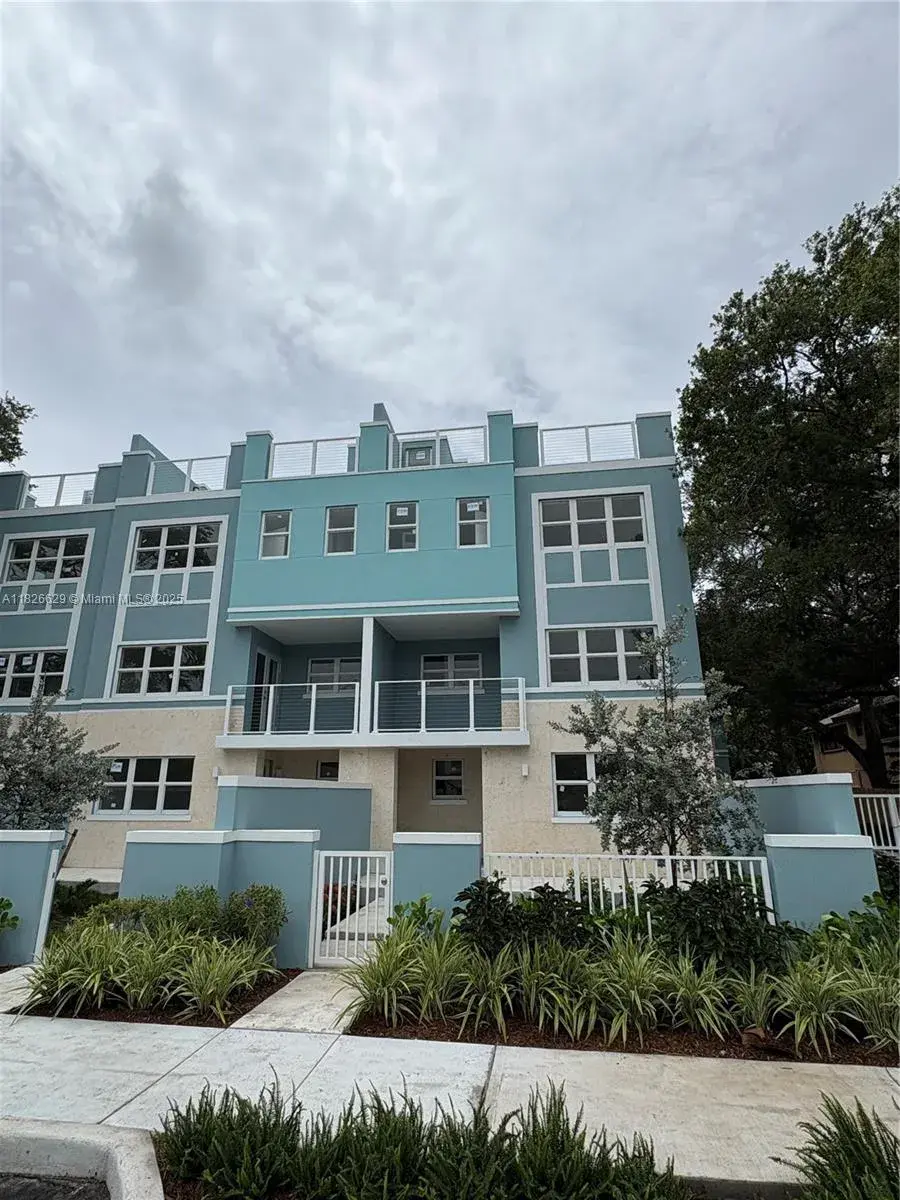 854 SE 12 ct # 8, Fort Lauderdale FL 33316