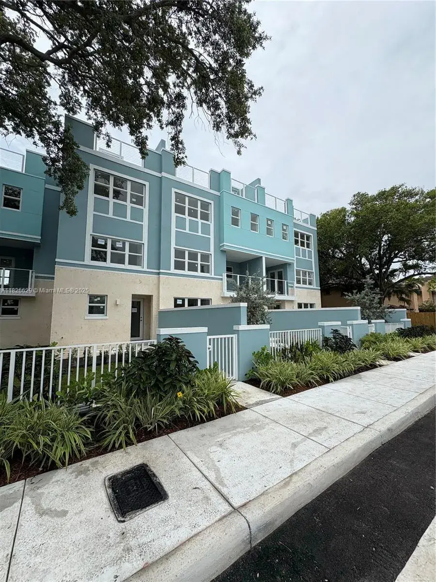854 SE 12 ct # 8, Fort Lauderdale FL 33316