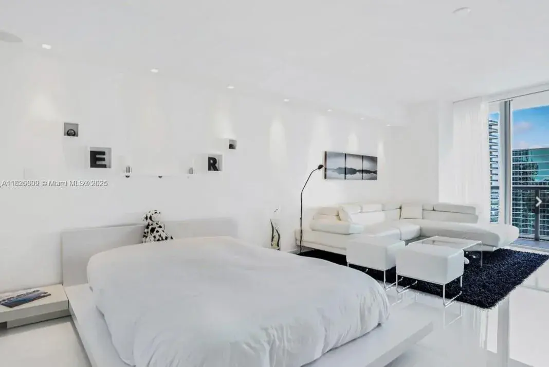 1 bath Residential for sale at 475 Brickell Ave # 4310, Miami FL 33131