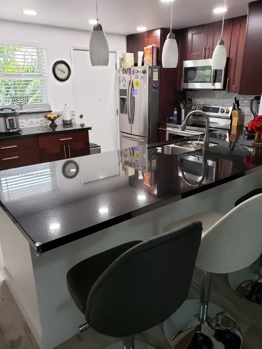 2 bedroom 2 bath Residential for sale at 900 NE 12th Ave # 302, Hallandale Beach FL 33009