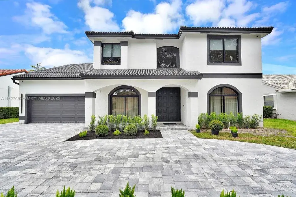 4 bedroom 3 bath Residential for sale at 10746 Charleston Pl, Cooper City FL 33026