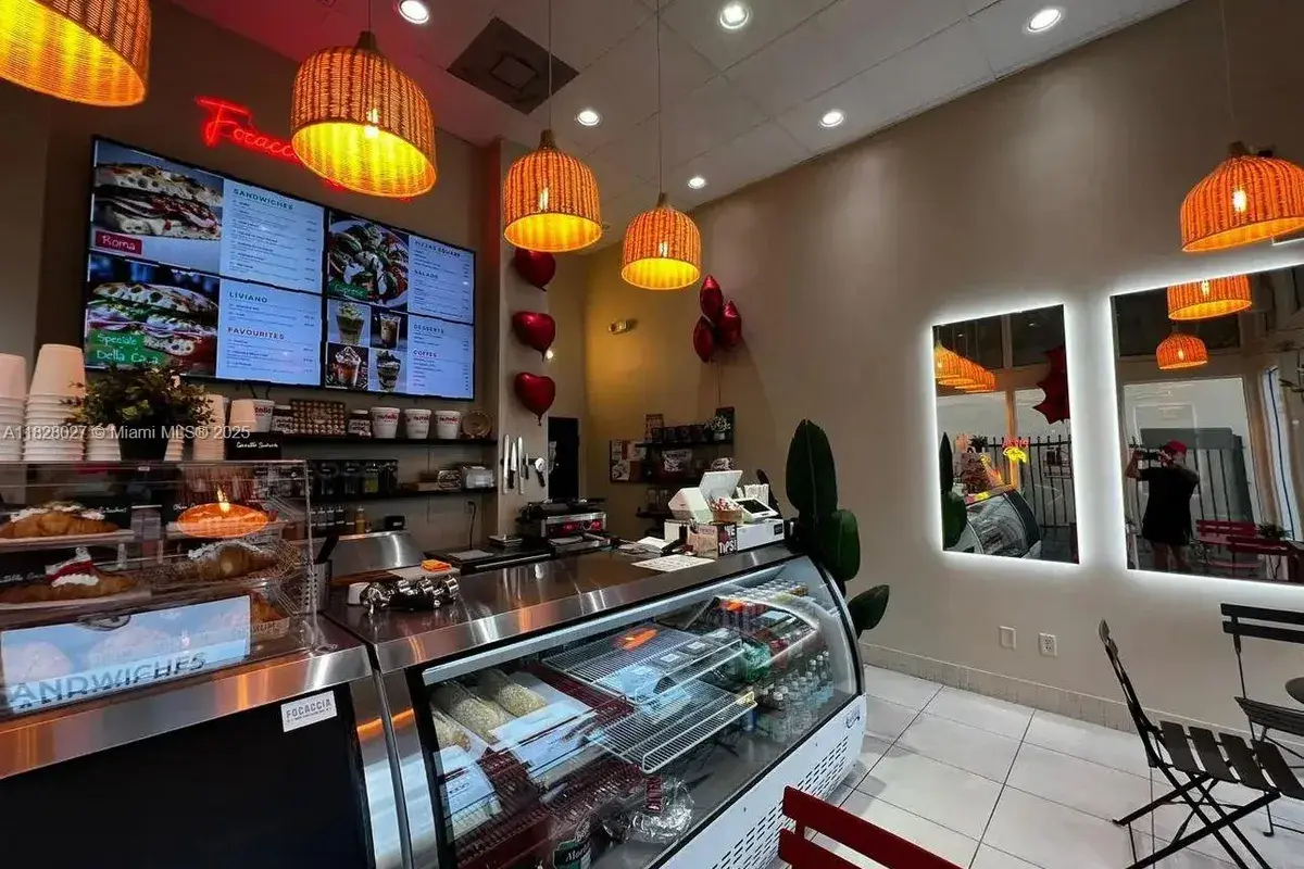 71st St, Miami Beach FL 33141