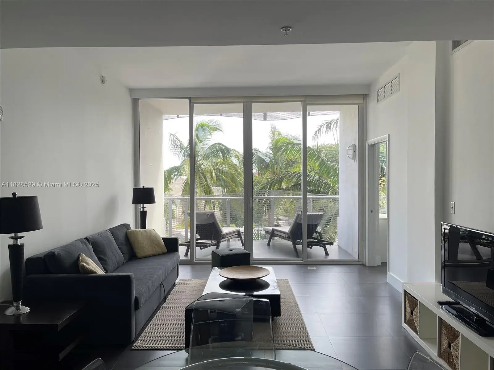 1 bedroom 1 bath for rent at 2100 Park Ave # 305, Miami Beach FL 33139