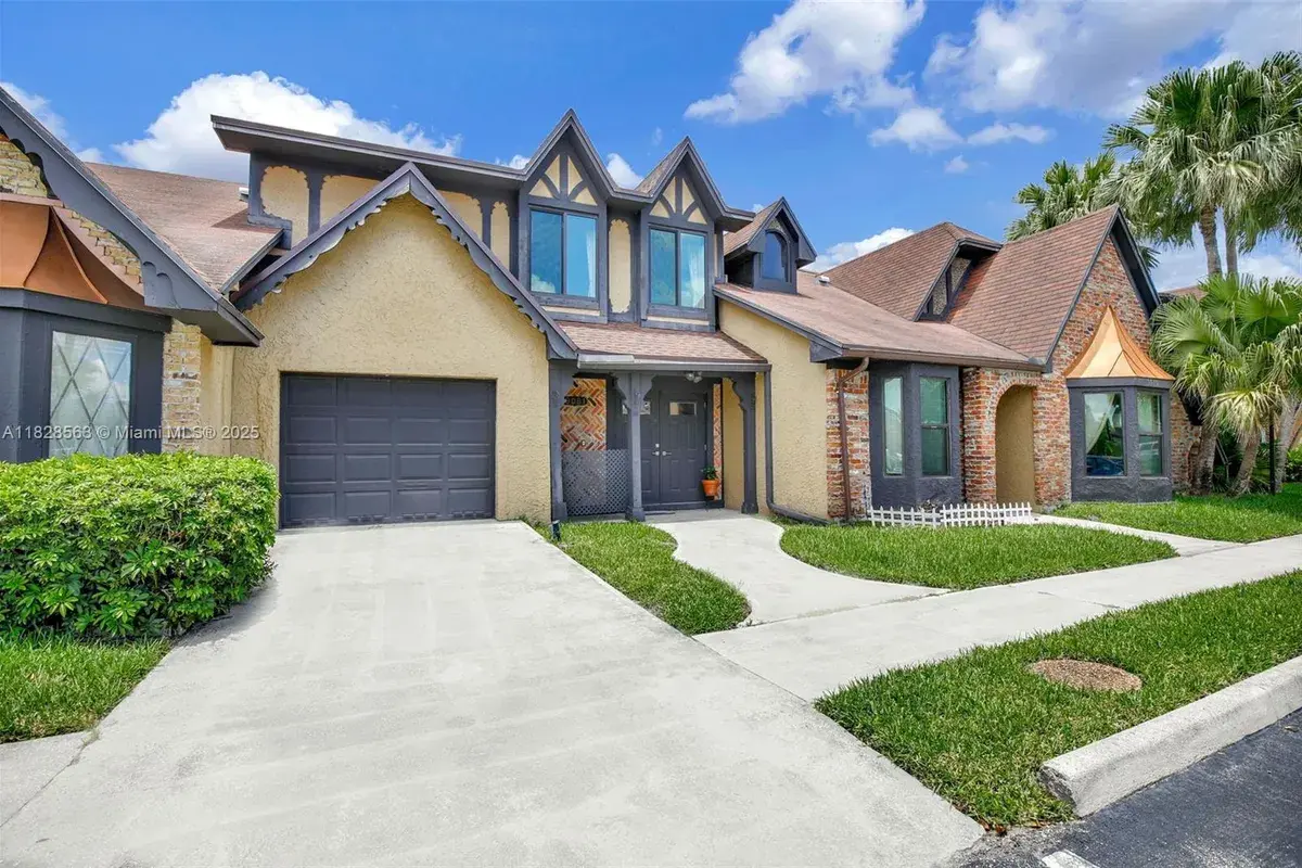 9081 NW 45th St, Sunrise FL 33351