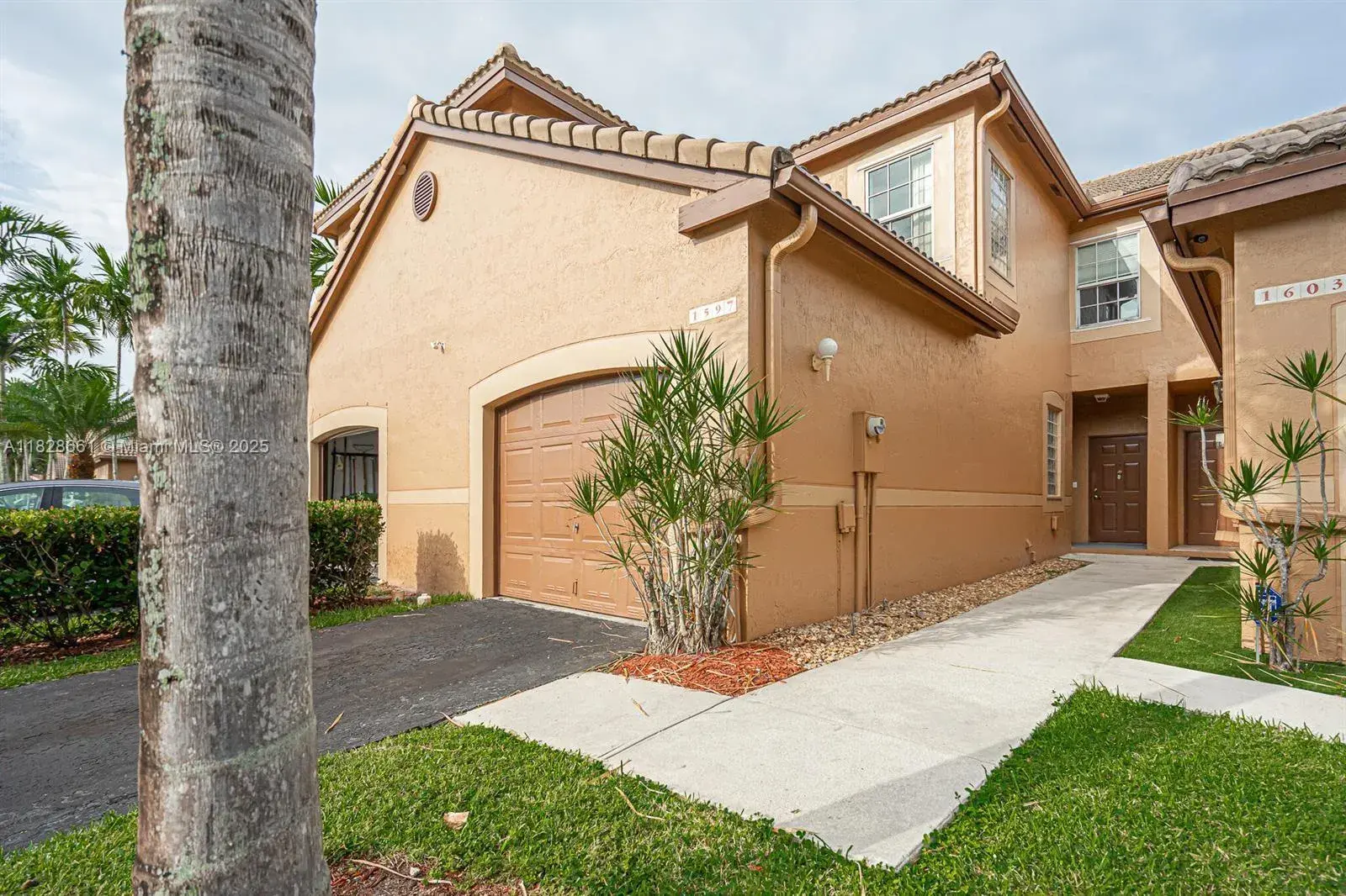 3 bedroom 2 bath Residential for sale at 1597 Barcelona Way # 32, Weston FL 33327