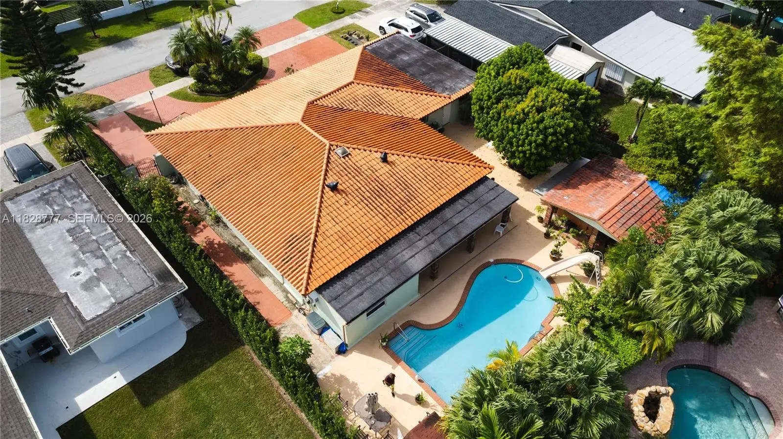 4 bedroom 4 bath for sale at 9601 SW 66th St, Miami FL 33173