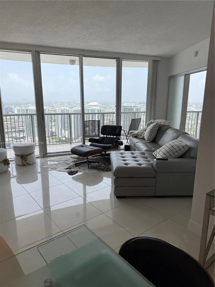 2 bedroom 2 bath Residential for sale at 1750 N Bayshore Dr # 5114, Miami FL 33132