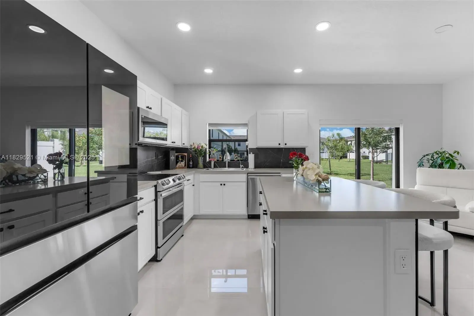 617 SW 11th St, Florida City FL 33034