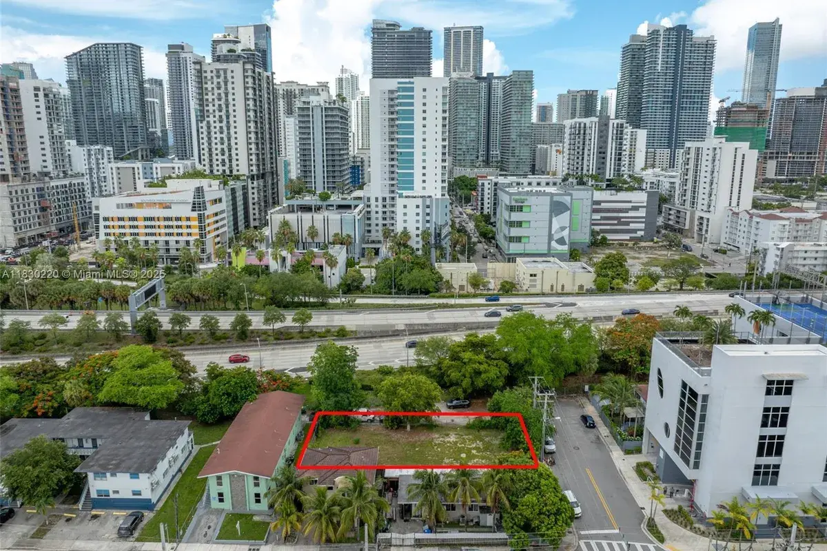 367 SW 11th St, Miami FL 33130