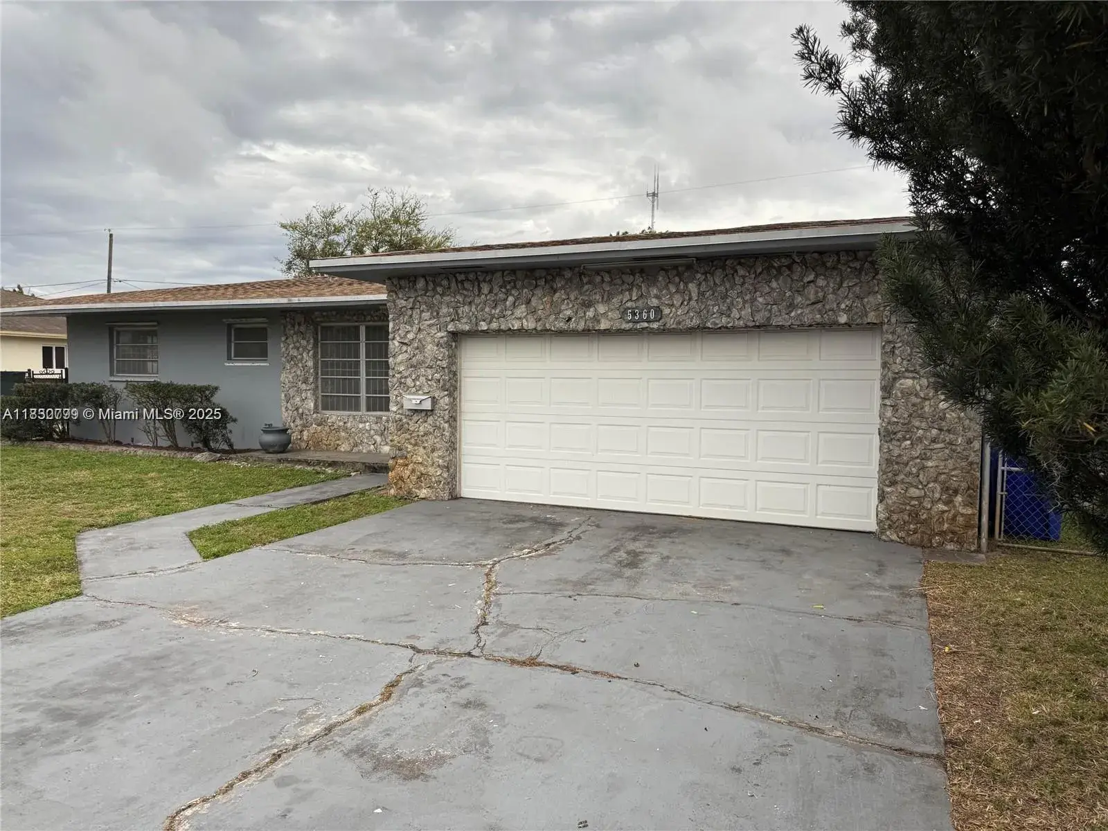 5360 Fletcher St, Hollywood FL 33021