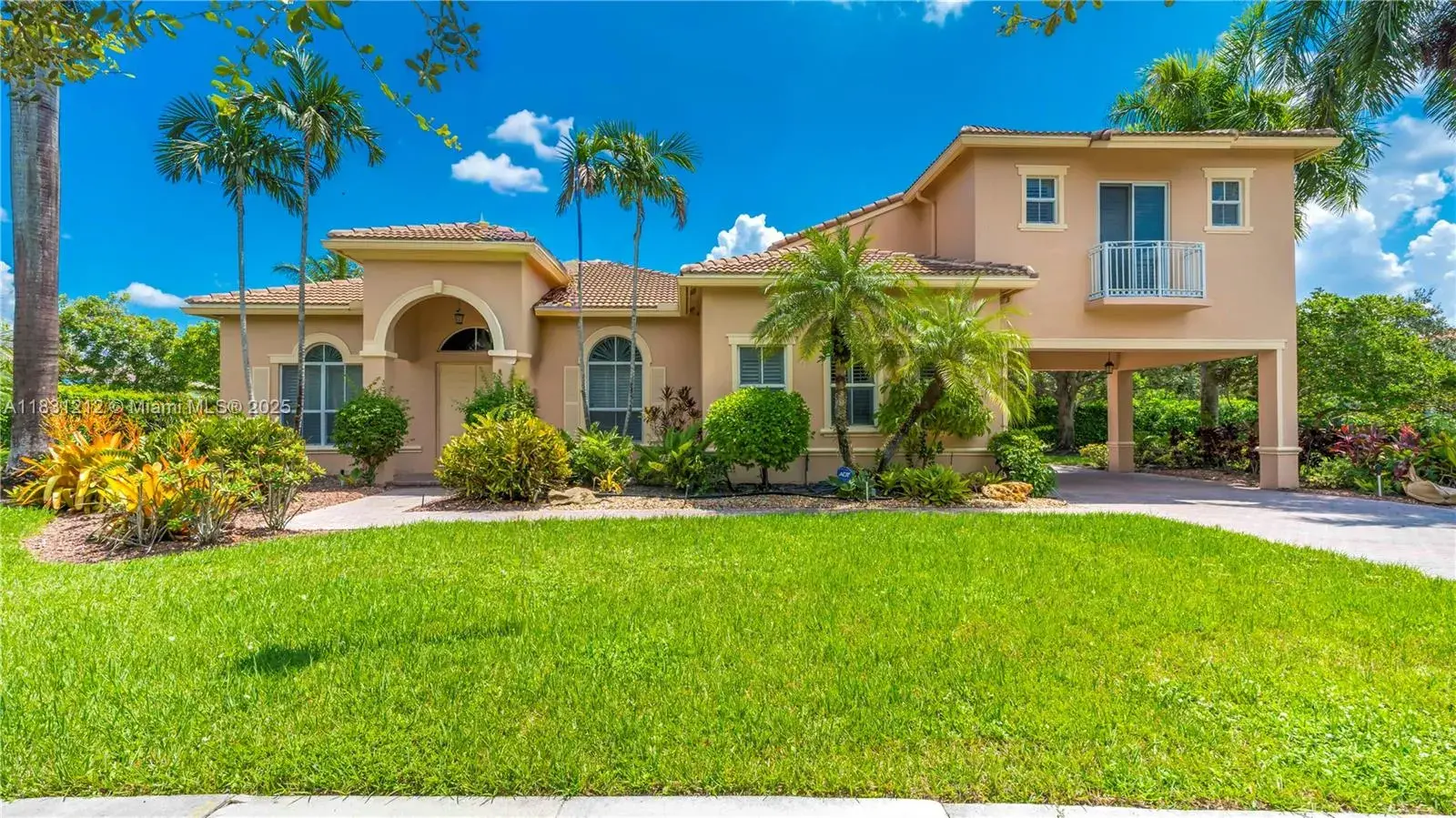 6 bedroom 5 bath Residential for sale at 3230 SW 139th Ter, Davie FL 33330