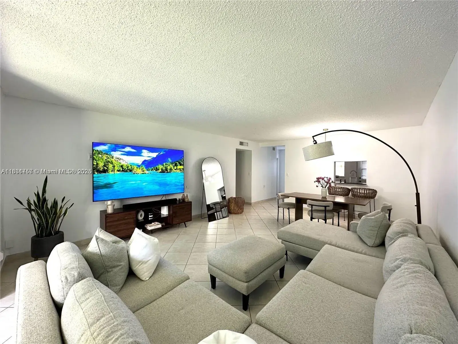 620 NE 12th Ave # 102, Hallandale Beach FL 33009