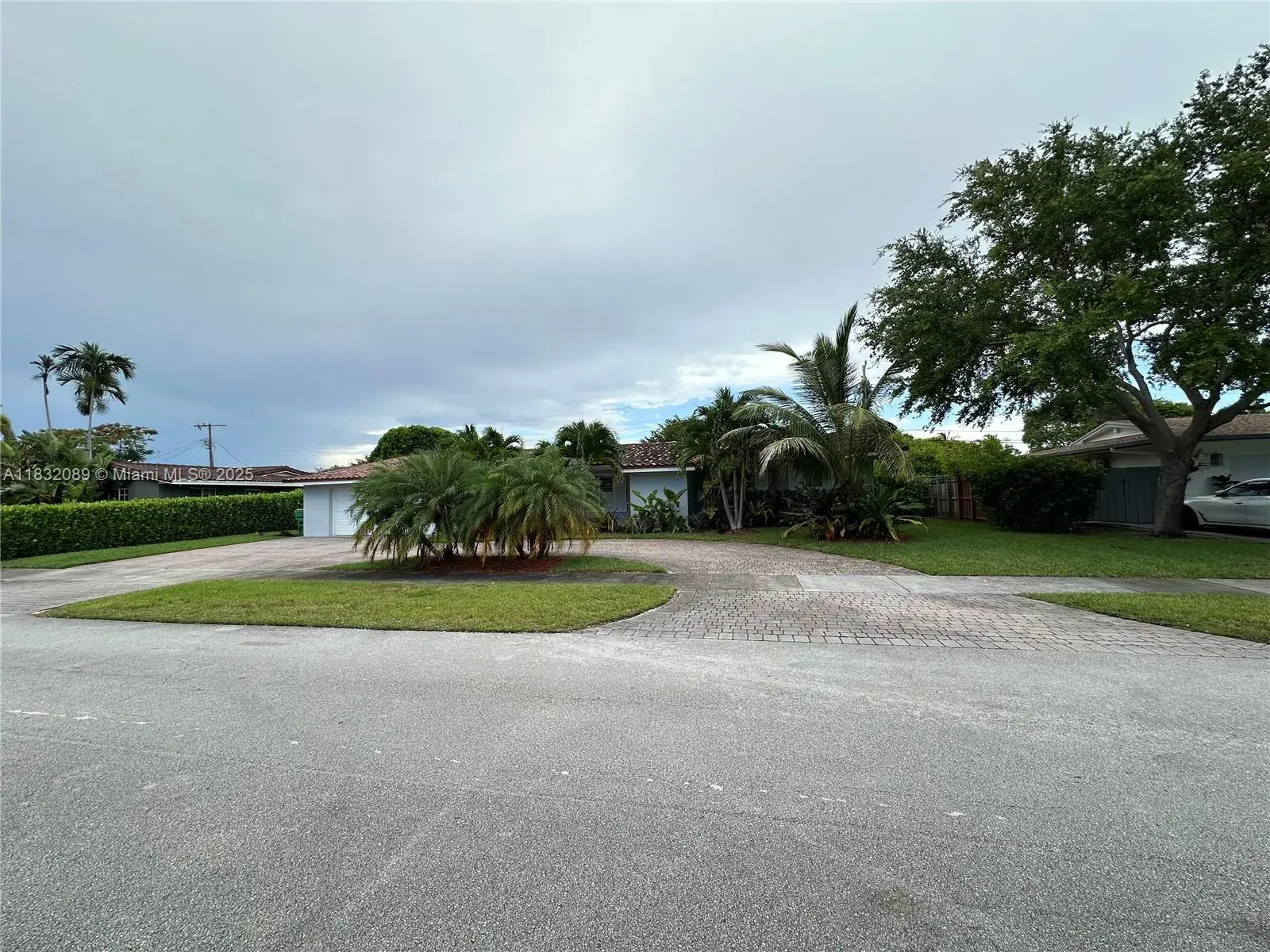 8821 SW 87th St, Miami FL 33173 photo 2