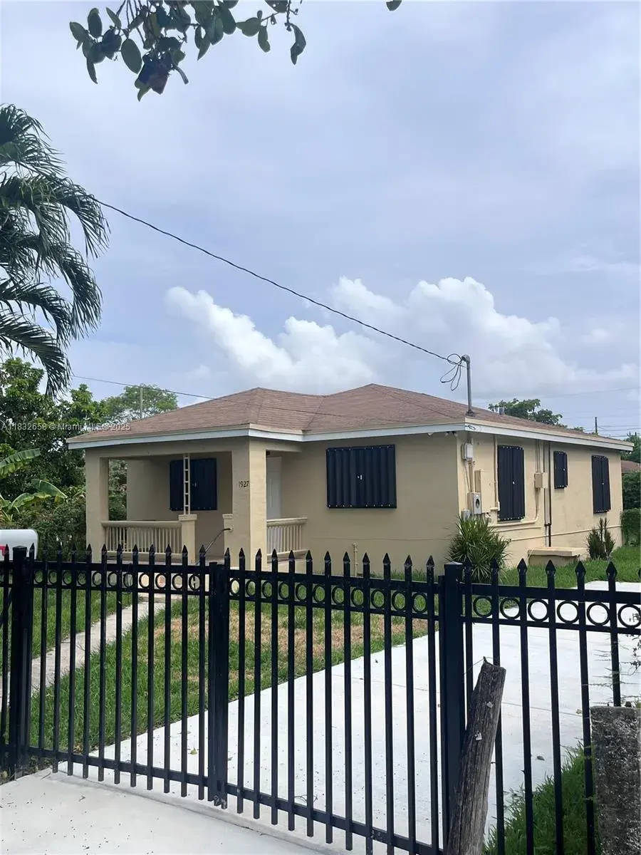 1927 NW 64 st, Miami FL 33147