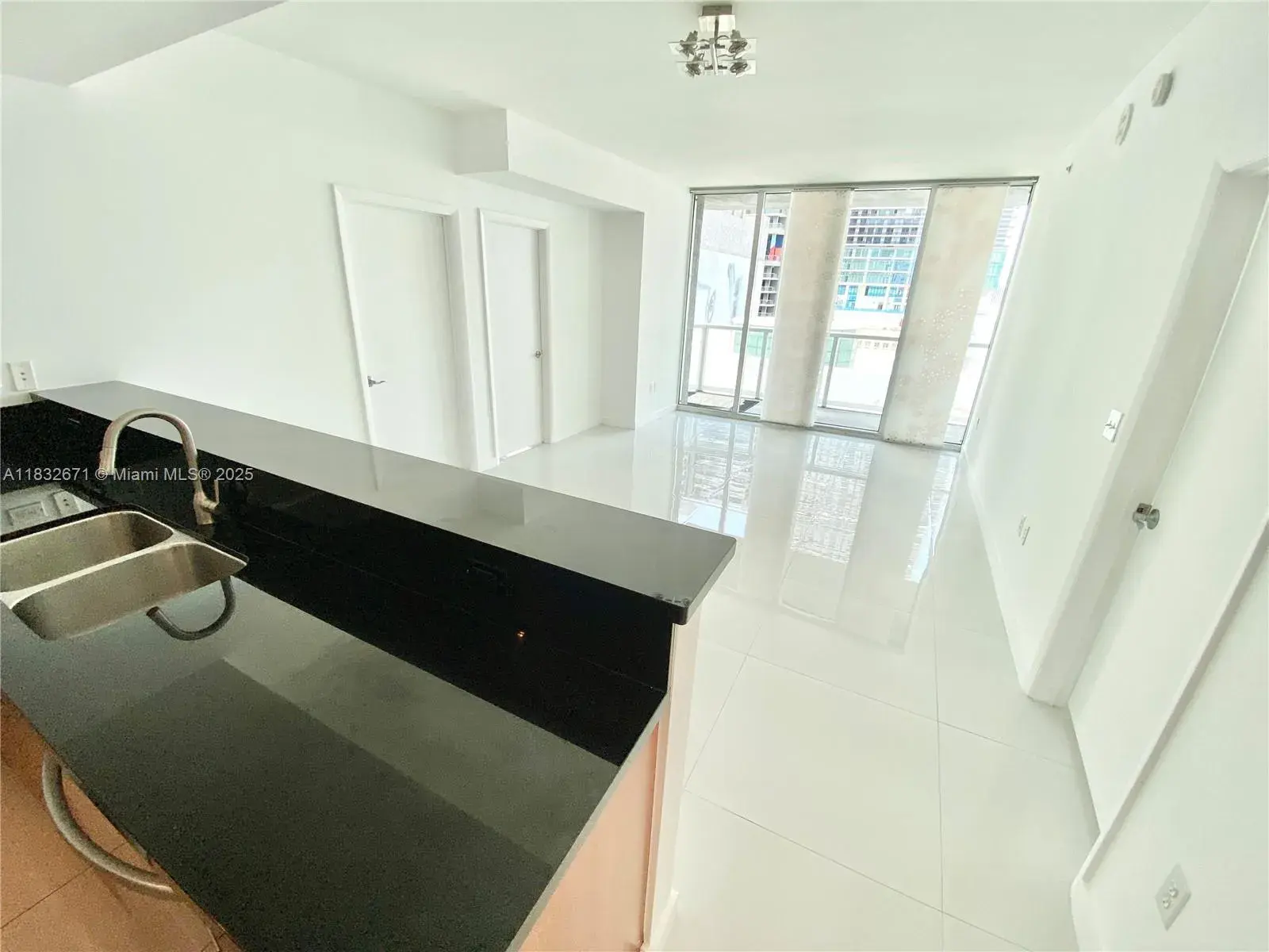 253 NE 2nd St # 1401, Miami FL 33132