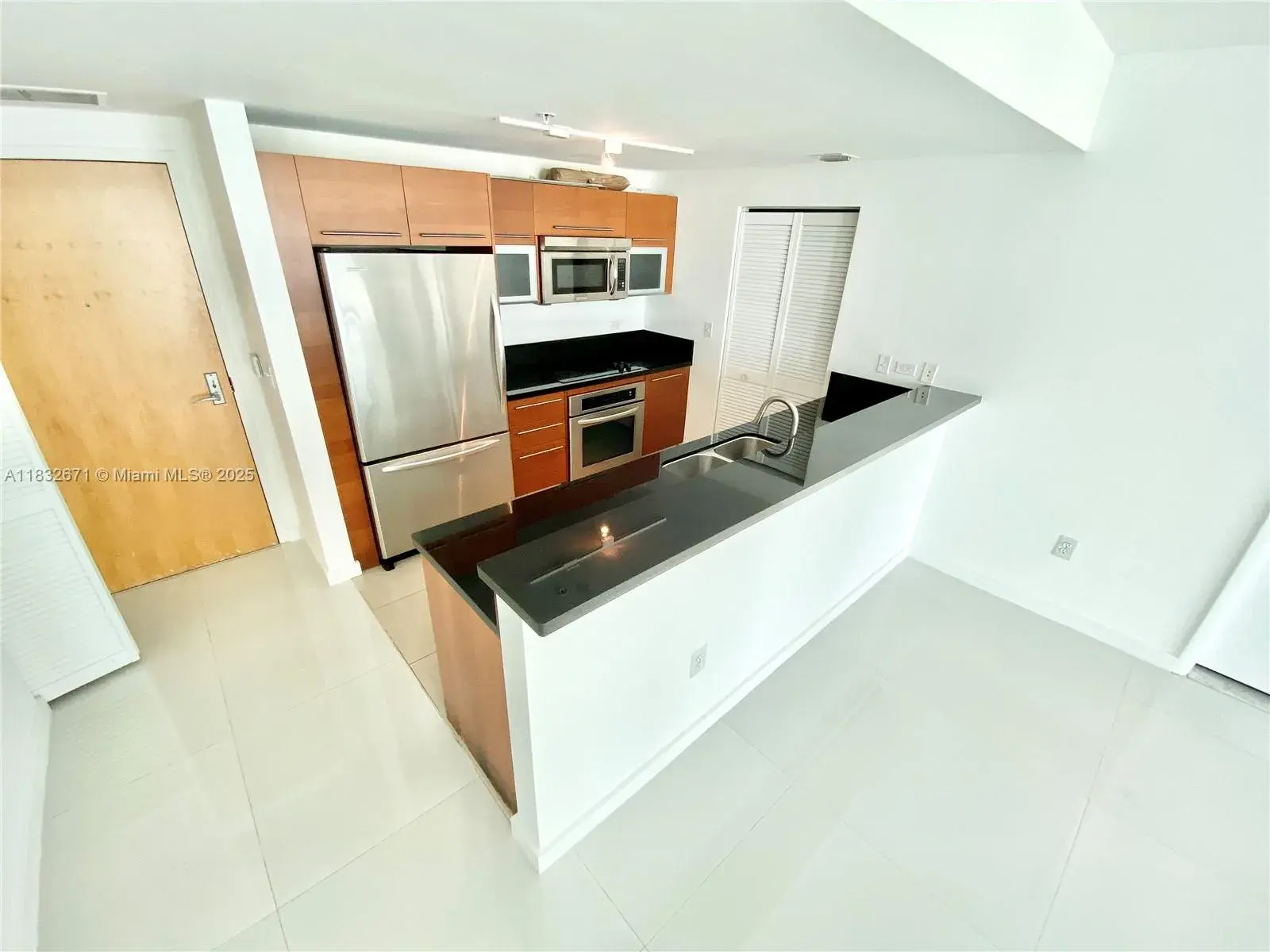 253 NE 2nd St # 1401, Miami FL 33132