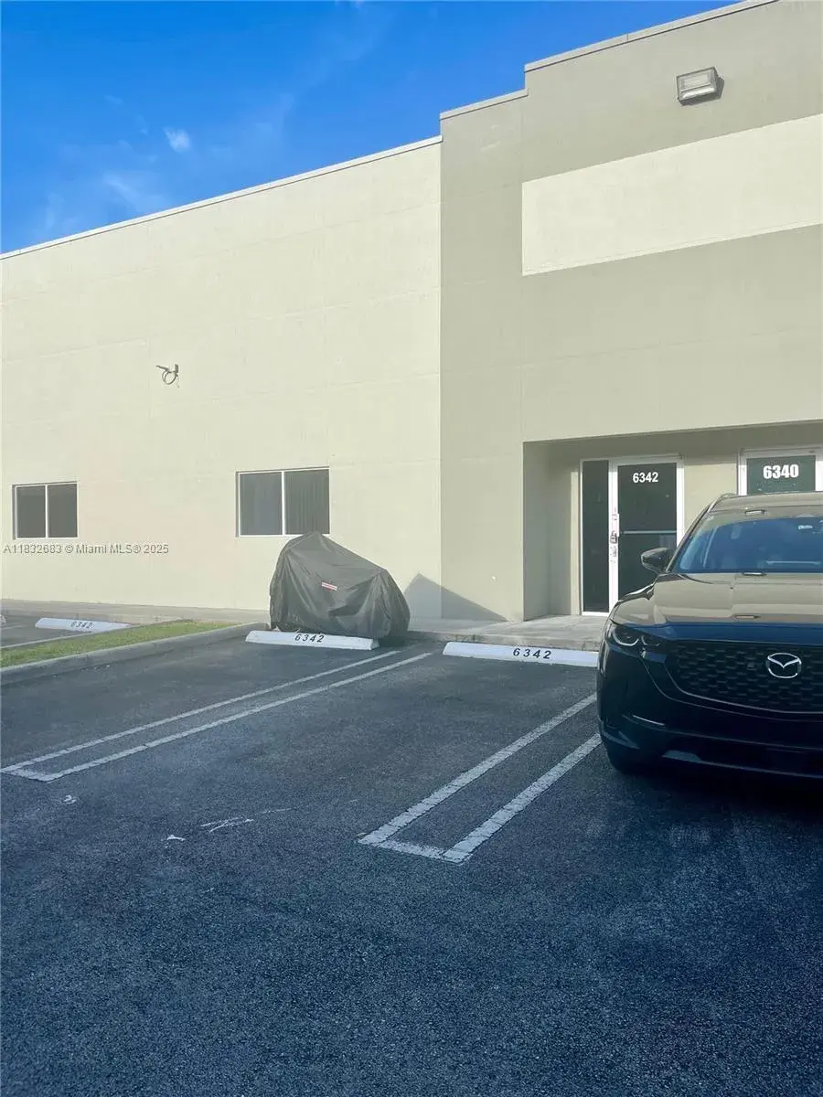6342 NW 99th Ave, Doral FL 33178