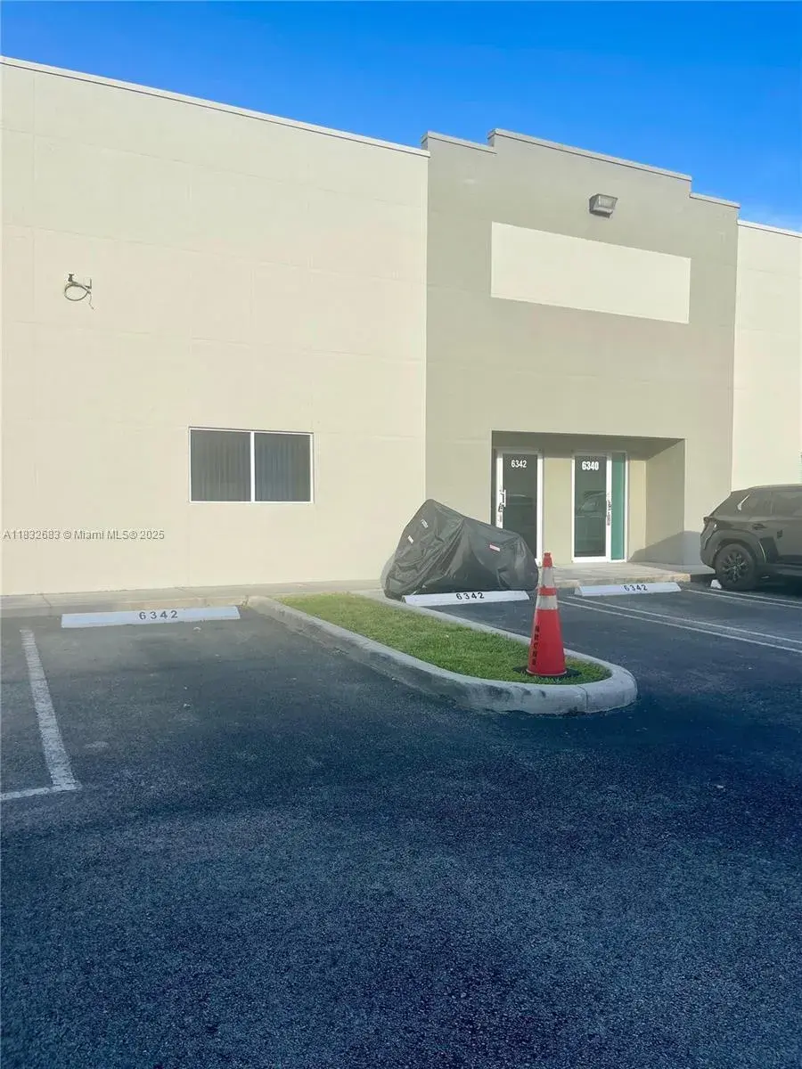 6342 NW 99th Ave, Doral FL 33178