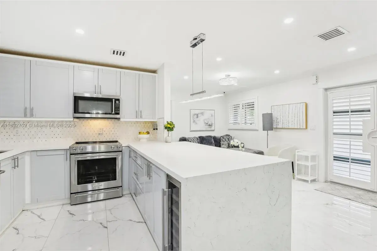2550 SW 68th Ave, Miami FL 33155