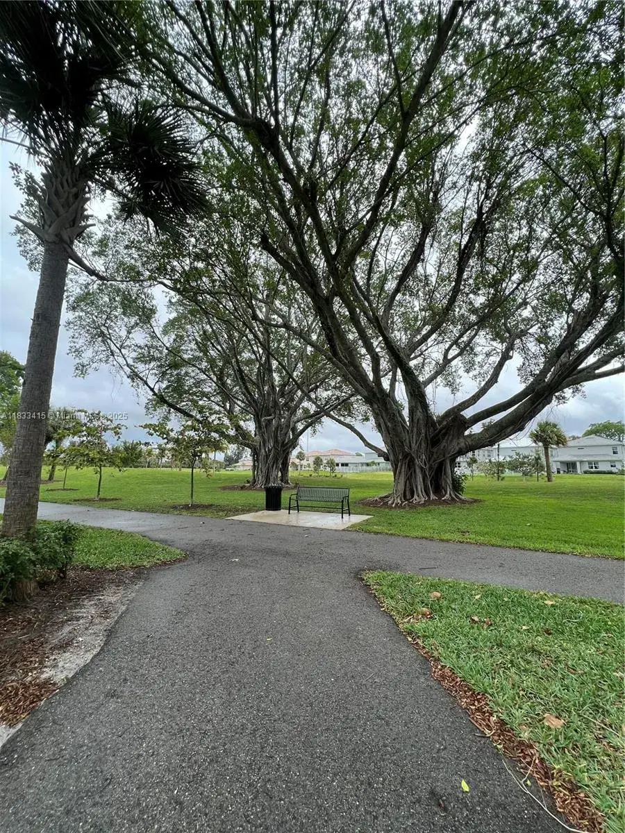 4200 Hillcrest Dr # 900, Hollywood FL 33021