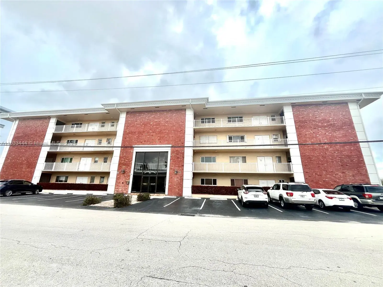 2 bedroom 2 bath Residential for sale at 2841 NE 33rd Ct # 104, Fort Lauderdale FL 33306