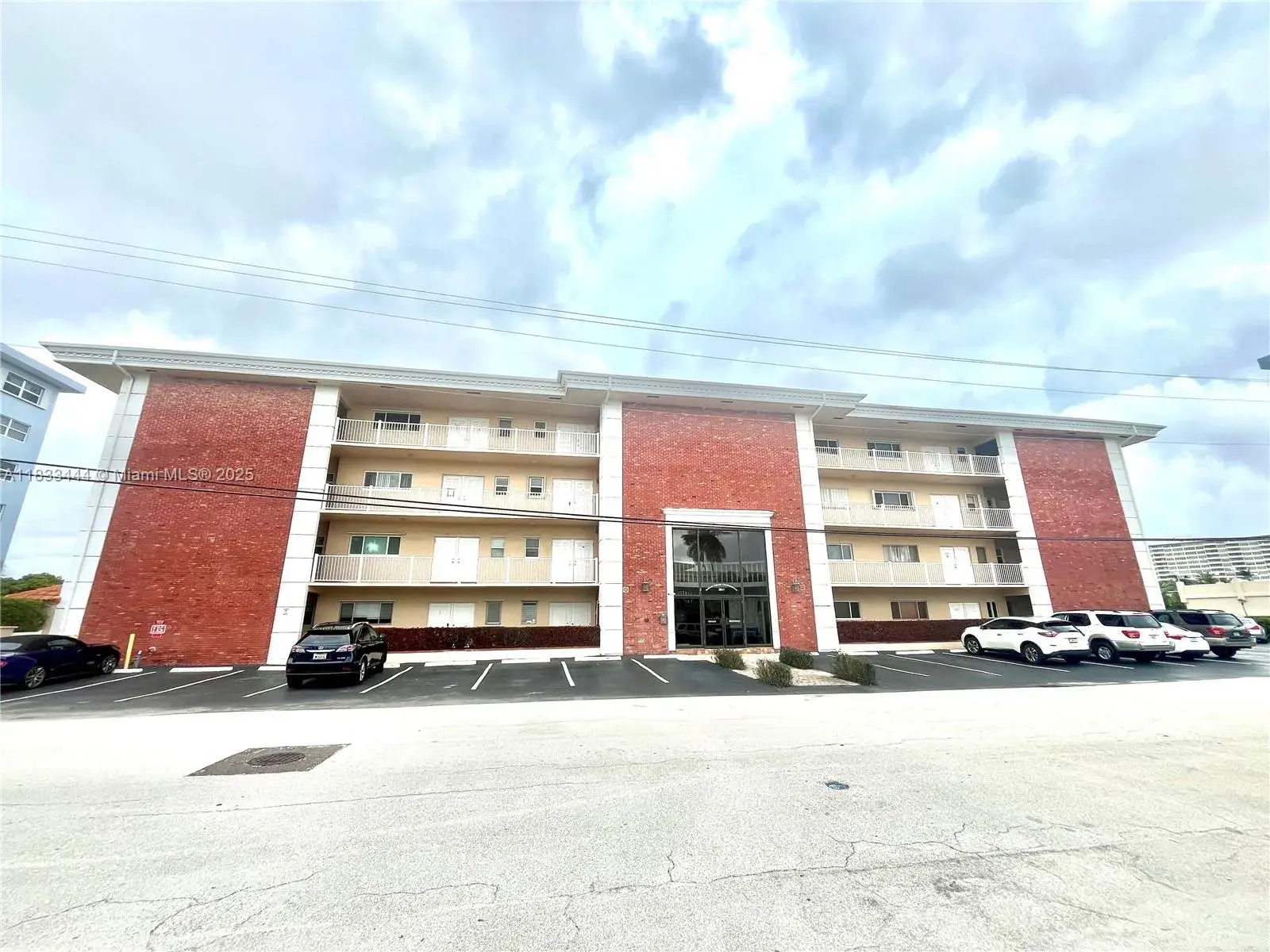 2841 NE 33rd Ct # 104, Fort Lauderdale FL 33306