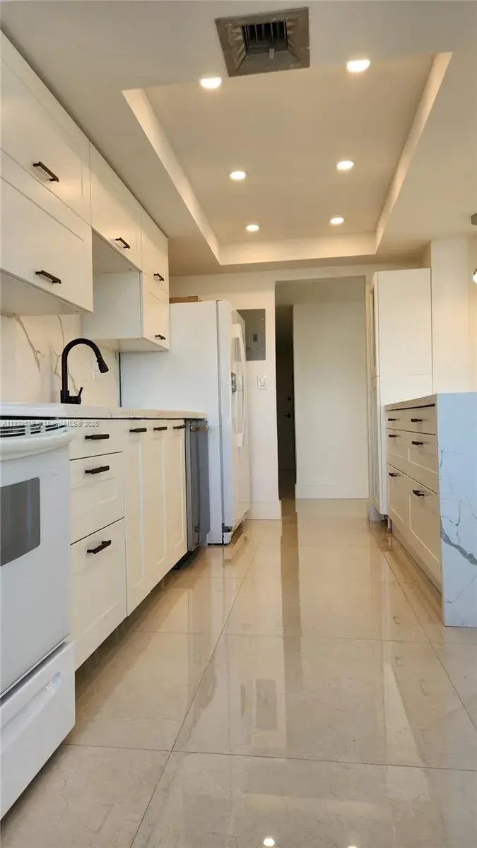 18051 Biscayne Blvd # 1705, Aventura FL 33160