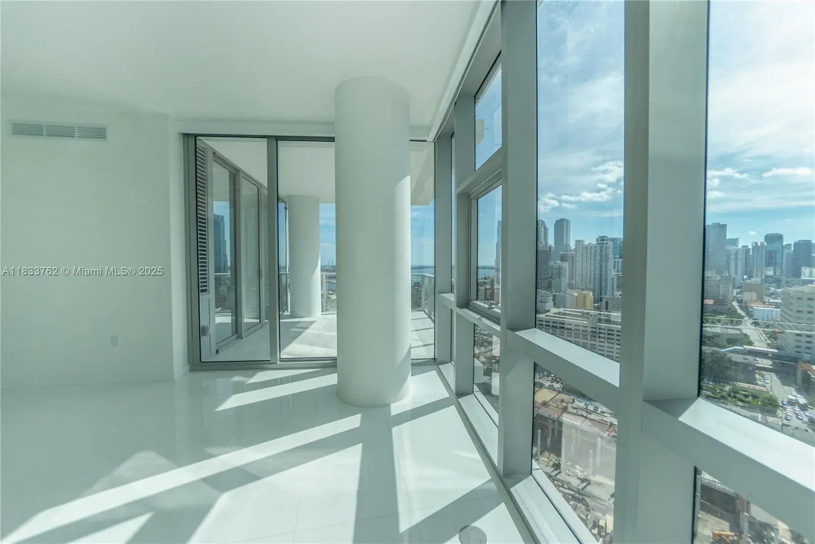 851 NE 1st Ave # 2211, Miami FL 33132