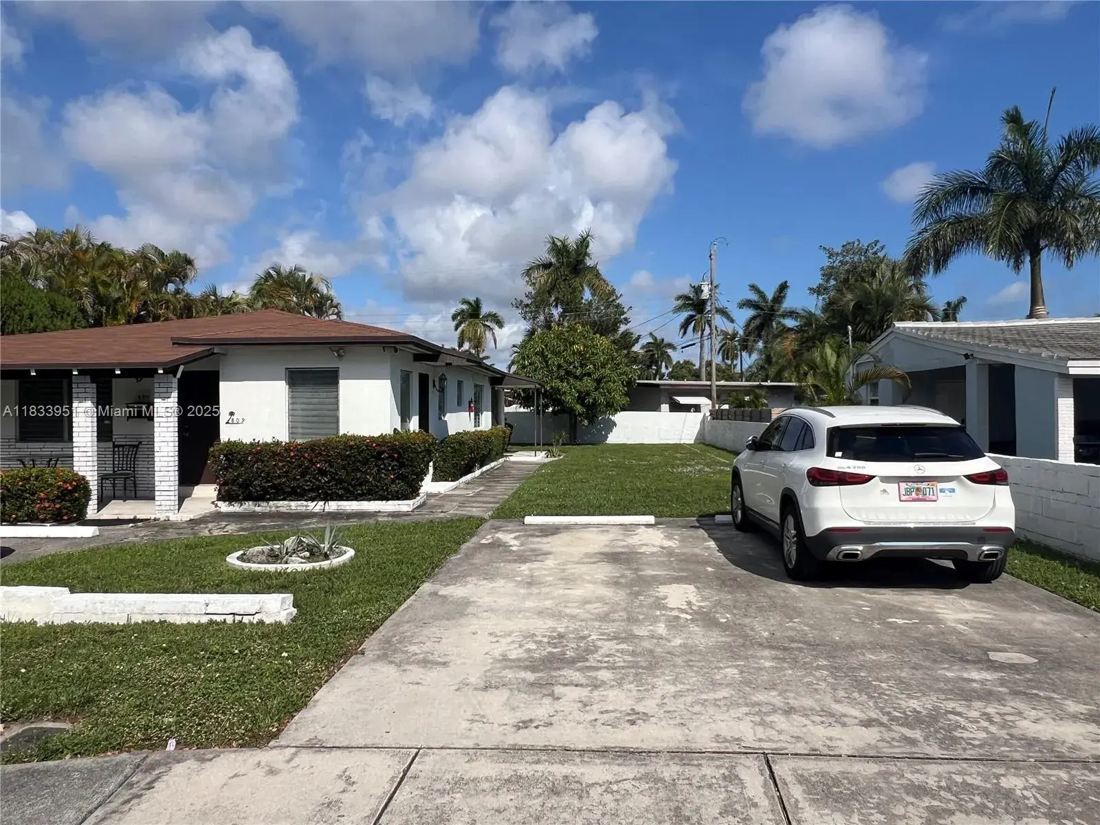 1 bedroom 1 bath Residential Lease for rent at 809 NE 2nd St # 2, Hallandale Beach FL 33009