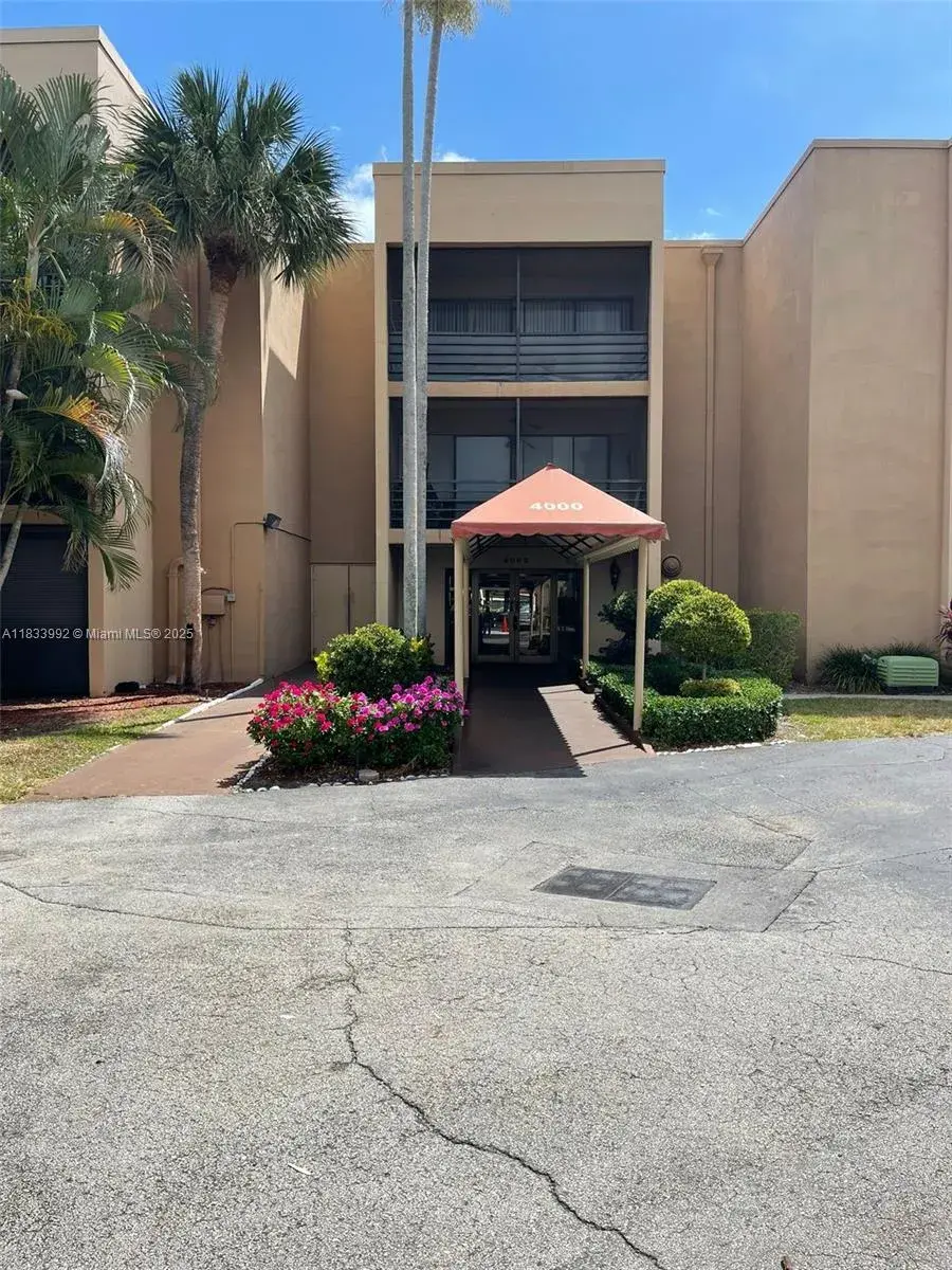 2 bedroom 2 bath Residential for sale at 4000 N Hills Dr # 32, Hollywood FL 33021