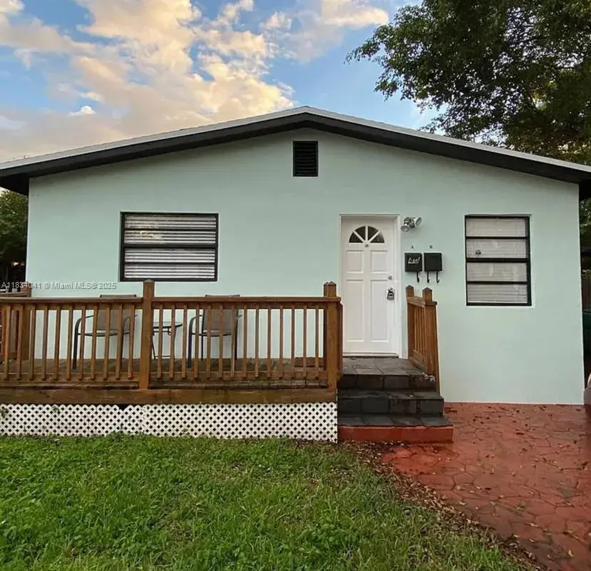 40 SE 12th St # 1, Dania Beach FL 33004