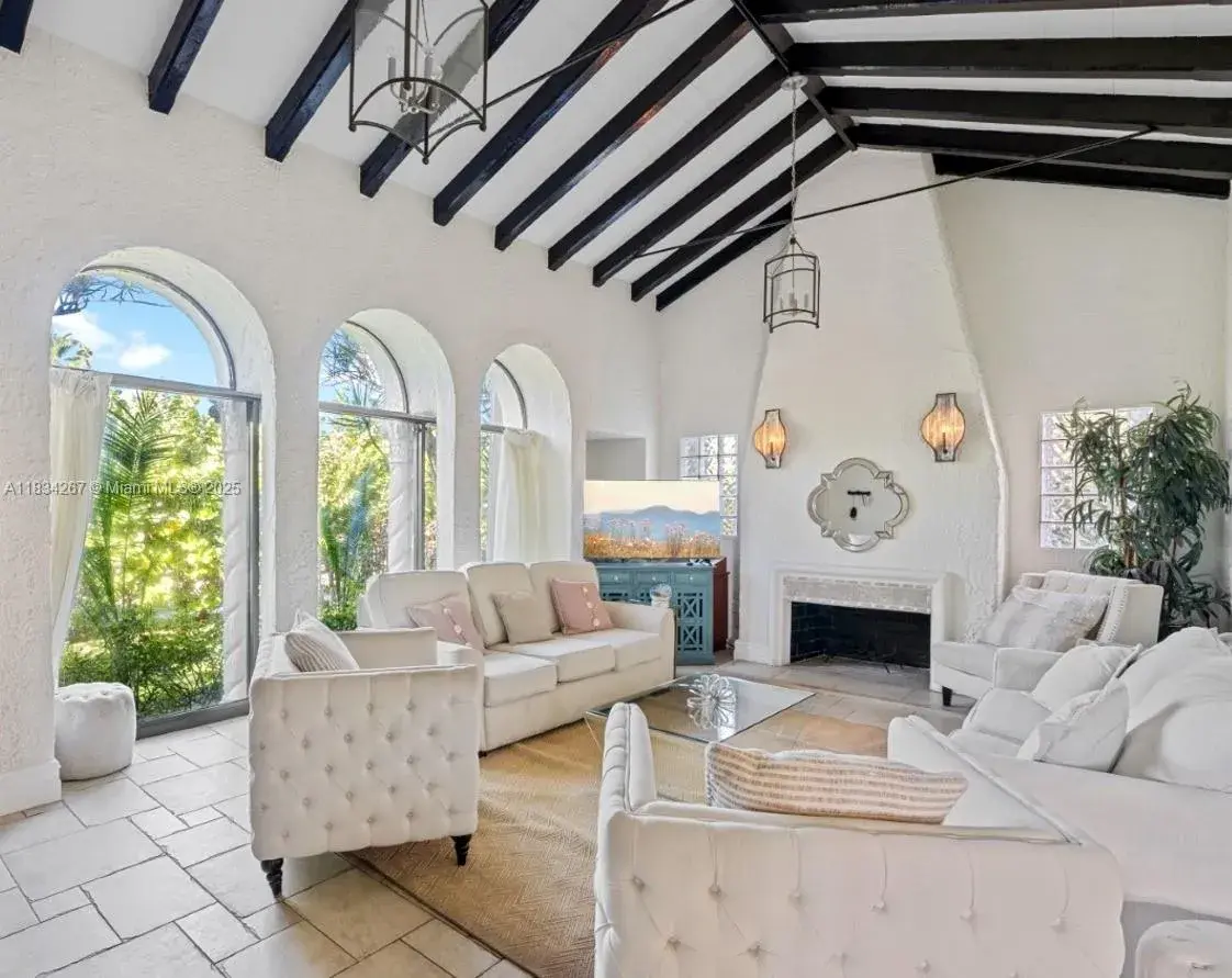 6 bedroom 3 bath Residential for sale at 1134 Harrison St, Hollywood FL 33019