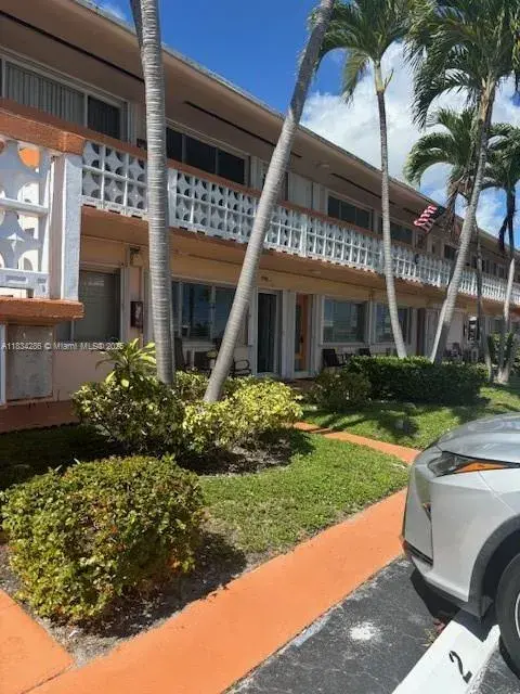1 bedroom 1 bath Residential for sale at 900 SW 11th Ave # 4C, Hallandale Beach FL 33009