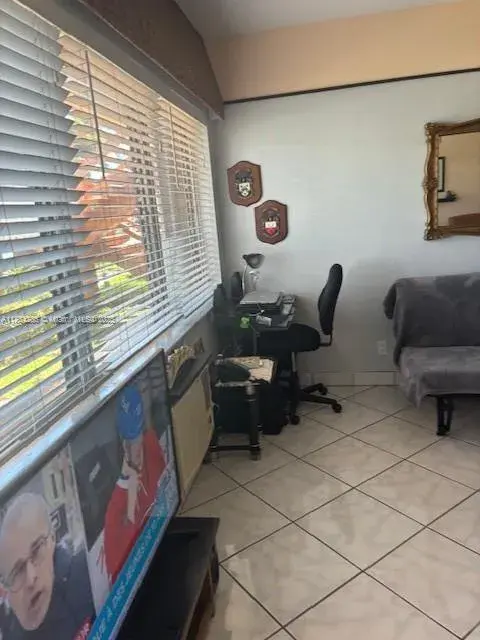 900 SW 11th Ave # 4C, Hallandale Beach FL 33009