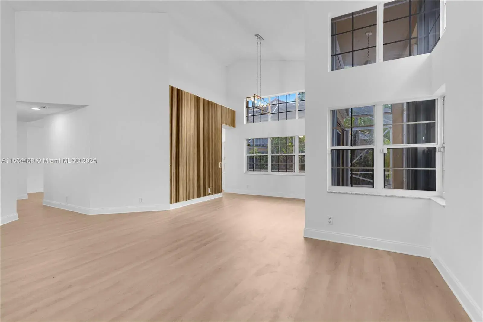 3 bedroom 2 bath Residential for sale at 1525 Seabay Rd, Weston FL 33326