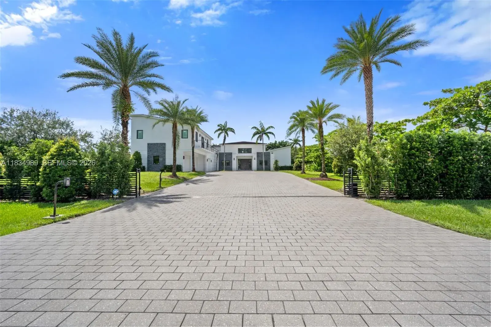 6 bedroom 6 bath Residential for sale at 11350 NW 8th St, Plantation FL 33325