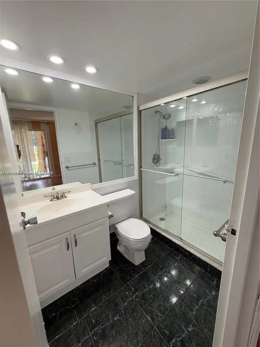 1 bedroom 1 bath Residential for sale at 118 Tuscany B # 118, Delray Beach FL 33446